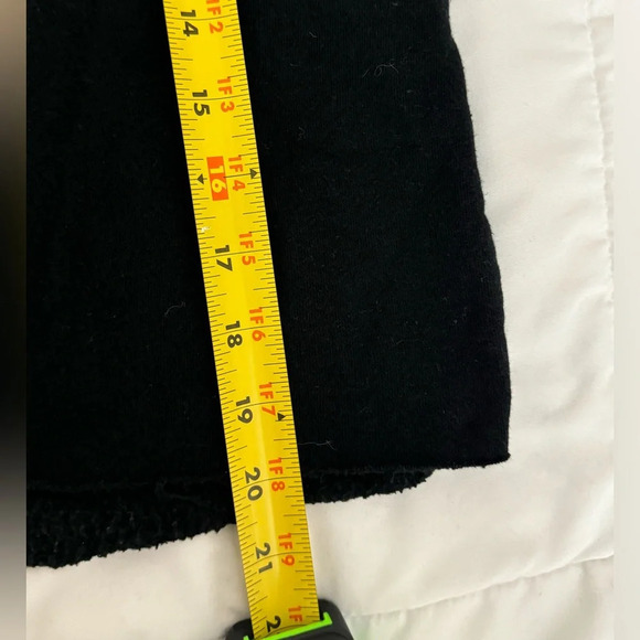 Friends Cropped Holiday Sweatshirt Friends TV Show 90’s Ugly Christmas Sweater - Picture 6 of 7